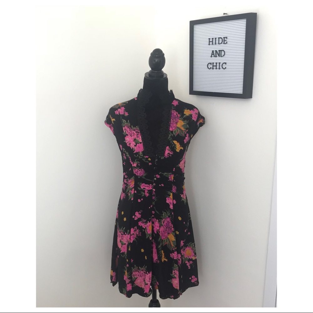 FREE PEOPLE LACE DETAIL FLORAL PRINT MINI DRESS - Picture 2 of 8